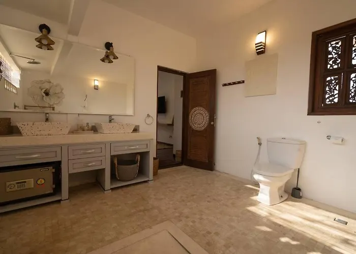 فيلة Kainara 2 - Cozy In Center Of